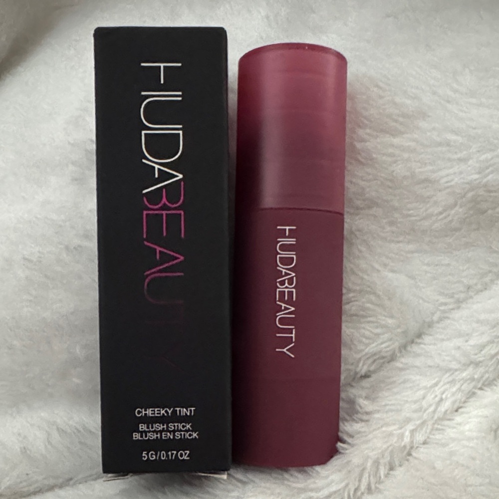 HUDA BEAUTY Cheeky Tint Blush Stick in Black and Pink - Picture 2 of 4